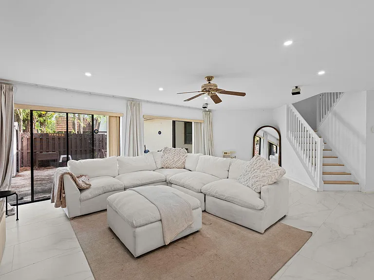 111 Weybridge Cir — Photo 14