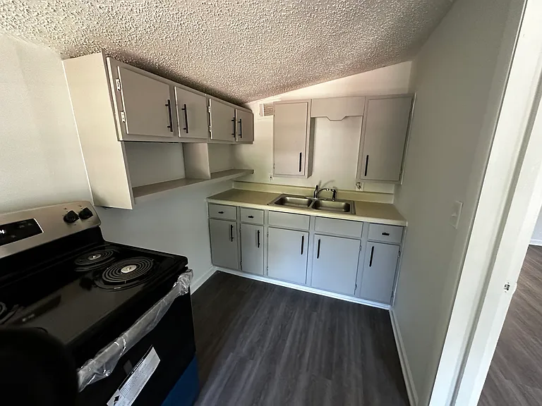 587 Main St — Photo 4