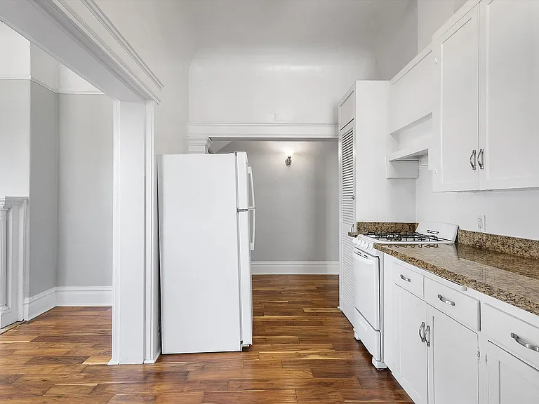 1429 Grand St #A - 1 bedroom | 1 bathroom — Photo 2