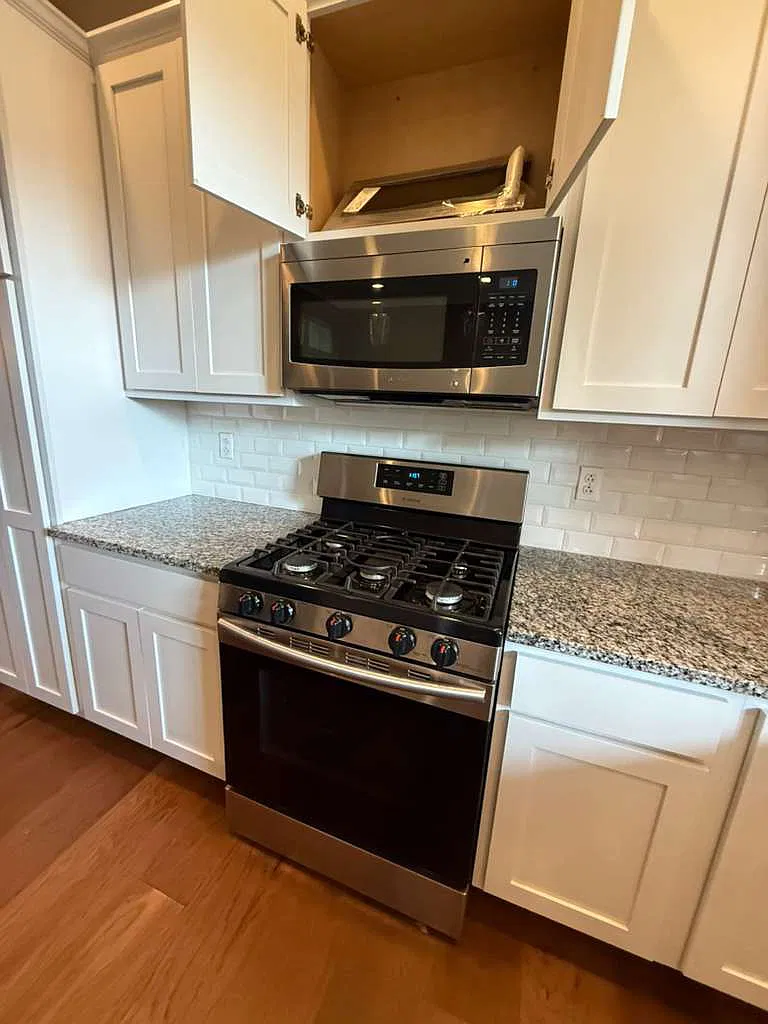 3 bed, 2.5 bath, 1914 sqft, $2,500 — Photo 3
