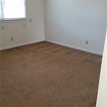 3rd image of 9242 Buckman Ave