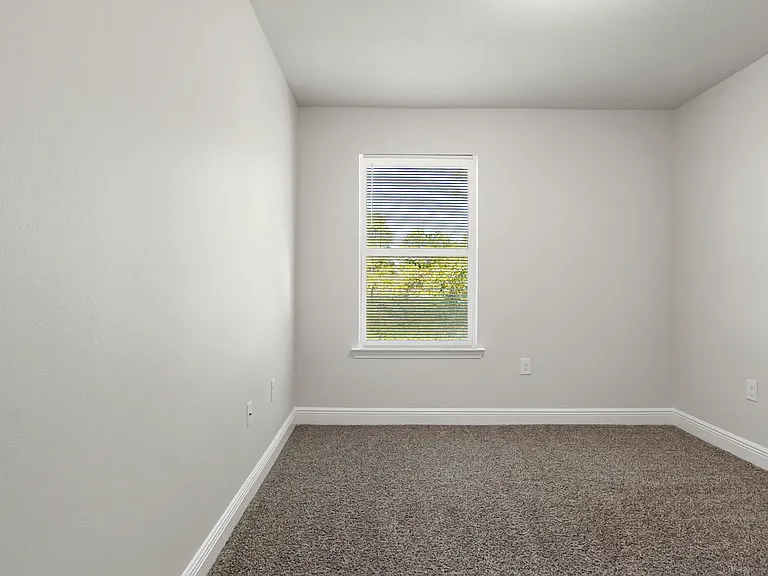 1881 Pointe Dr — Photo 24