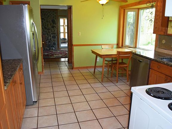 4th image of 609 Timberlake Dr