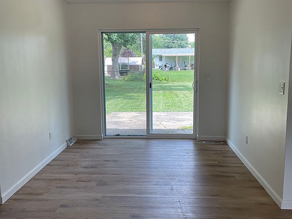 4th image of 105 Chateau Dr
