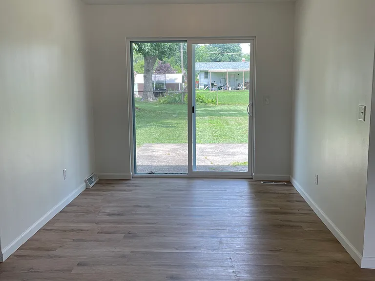 105 Chateau Dr — Photo 4