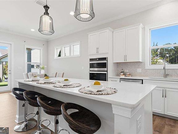 2nd image of 3035 Steinbeck St