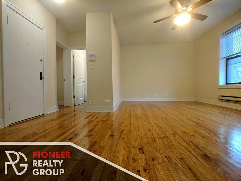 619 W Melrose St #D2 — Photo 2