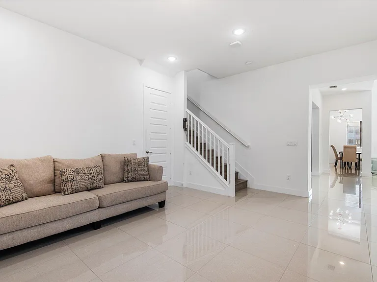 10830 Moore Dr — Photo 9