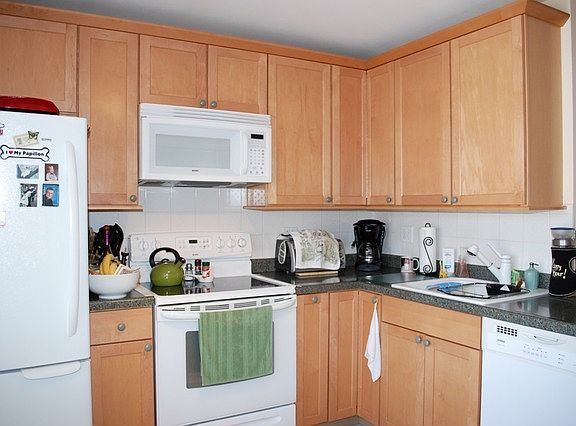 4th image of 173 N Waters Edge Dr APT 201