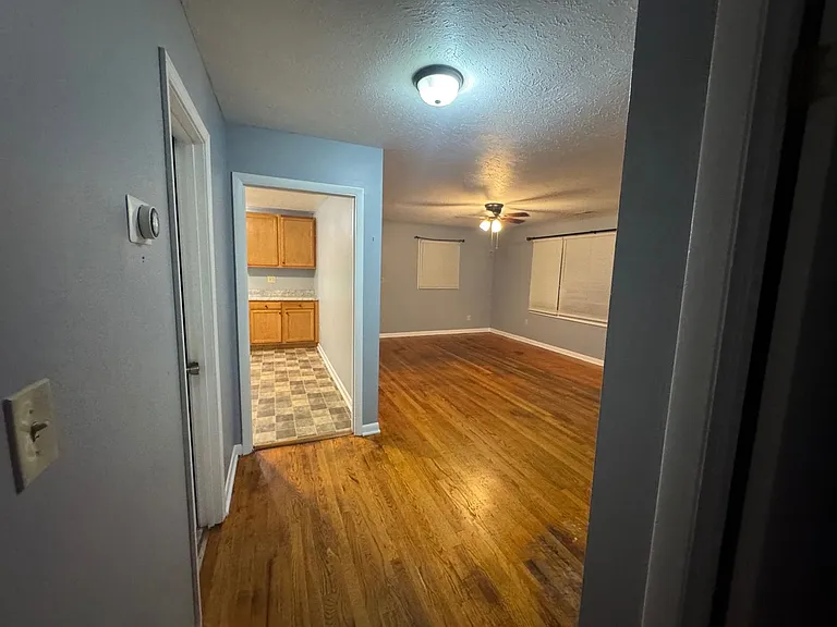 324 Race St — Photo 7
