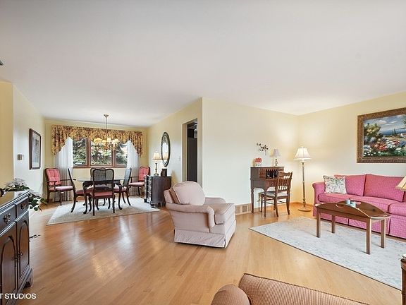 4th image of 556 King Ln