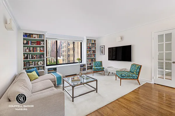 Rented by Coldwell Banker Warburg | media 8