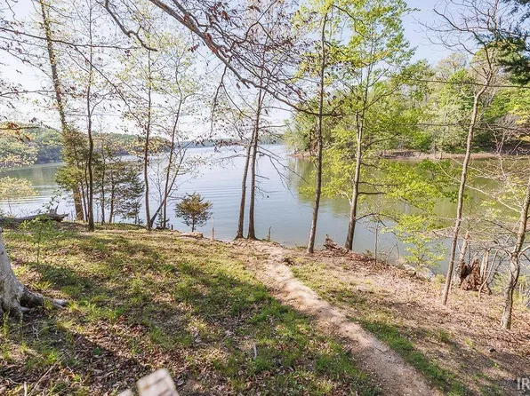 9405 S Pointe Lasalles Dr, Bloomington, IN 47401