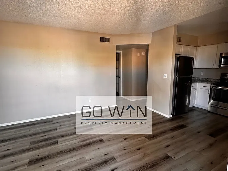 755 W 1st Ave — Photo 2