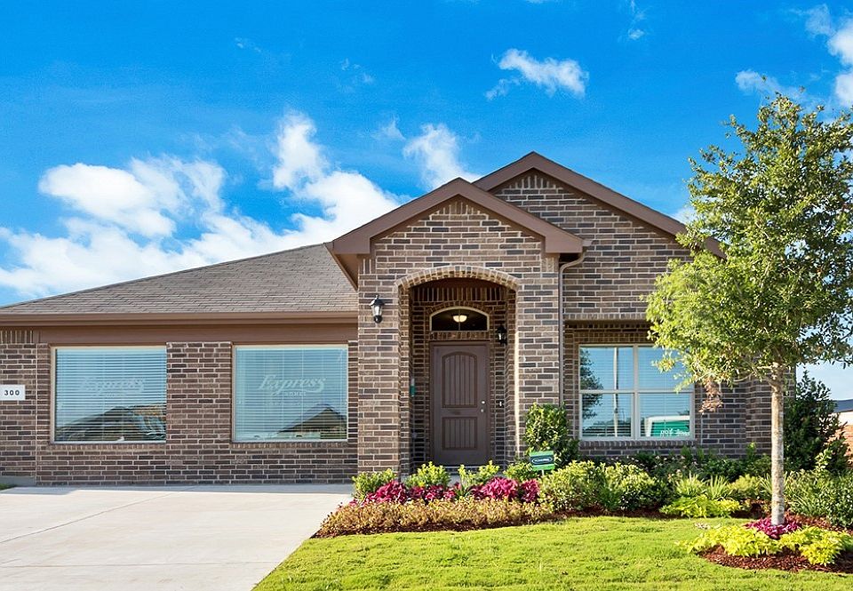 1st image of 300 Deserado Dr