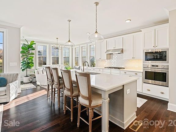 3rd image of 7103 Providence Ln W
