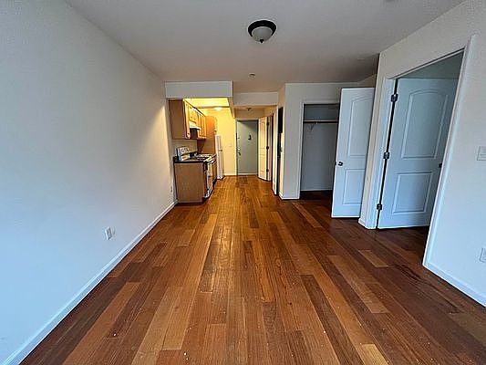 2nd image of 1425 Longfellow Ave #2F