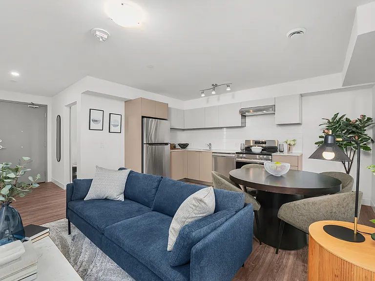 100 Manett Cres — Photo 8