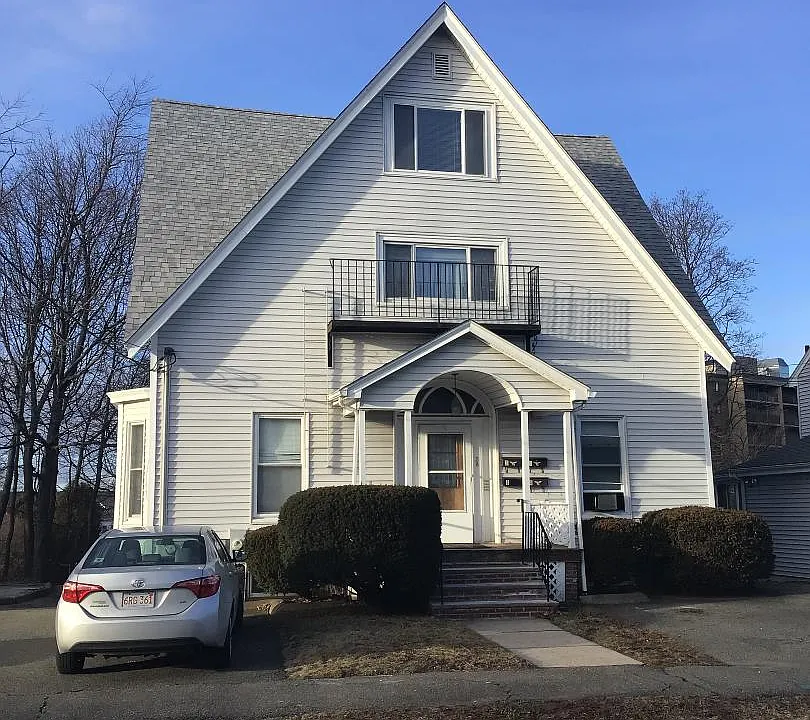 28 Russell St #1