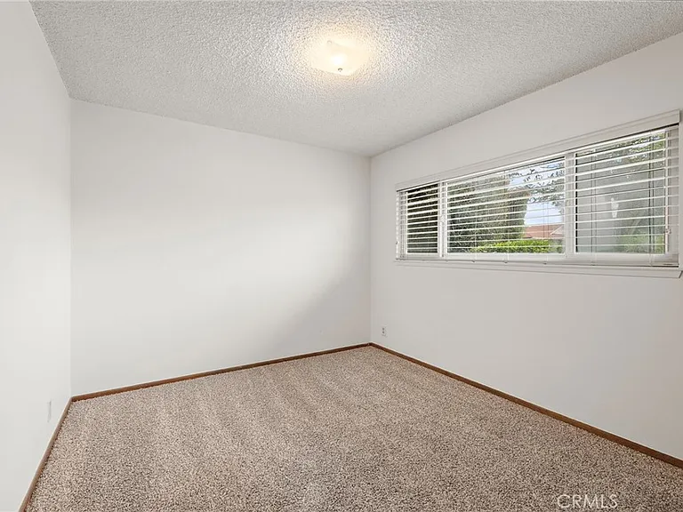 509 California Dr — Photo 19