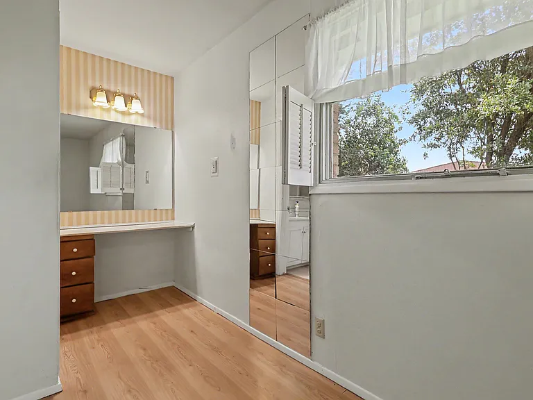 807 Edgefield Dr — Photo 12