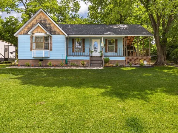 311 E Linn St, Huntington, TX 75949