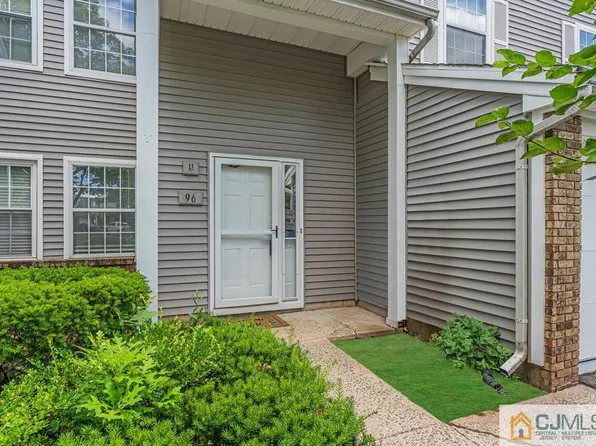 96 Renaissance Ln, New Brunswick, NJ 08901