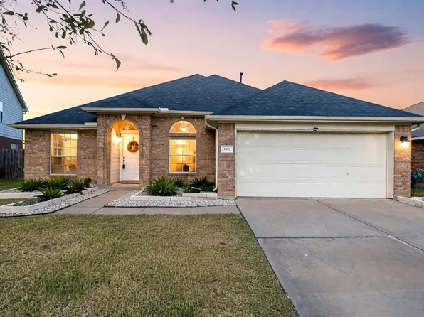 1903 Lantana Spring Ln, Pearland, TX 77581