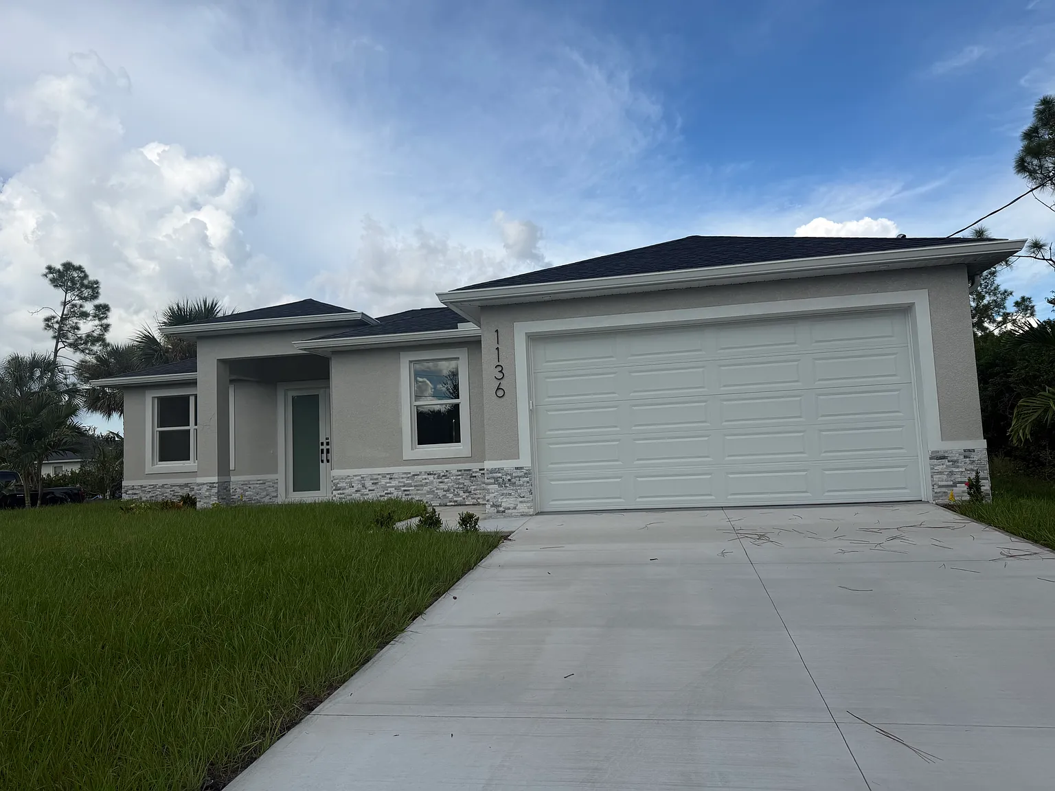 4 bed, 2468 sqft, $2,800 — Photo 2