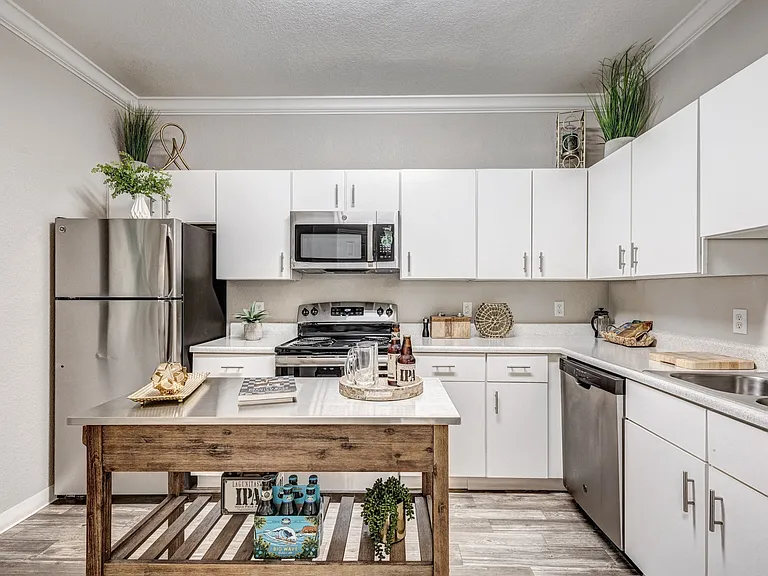 Pavilions at Silver Sage Apartments — Photo 45