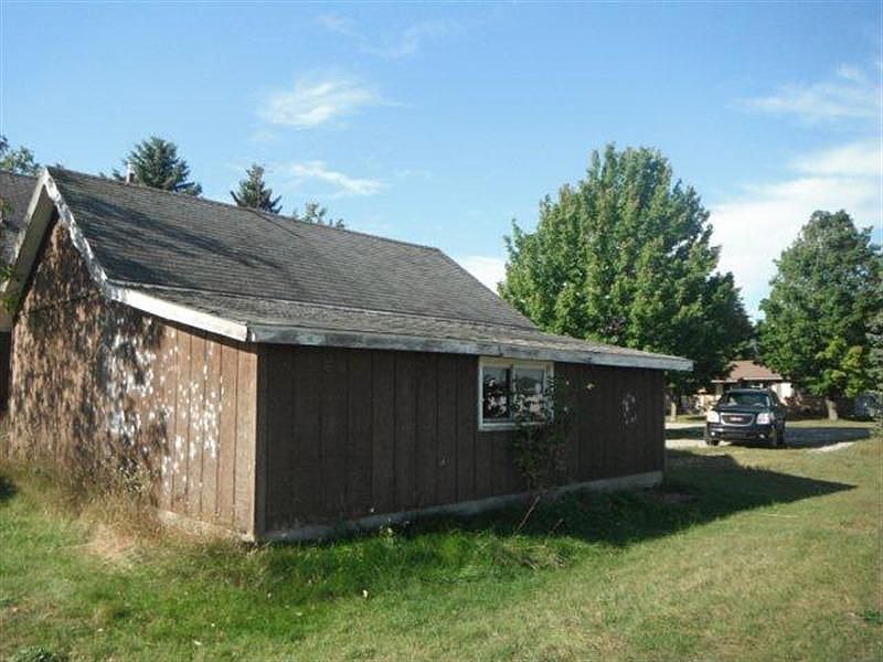 2nd image of 8979 Roberts Rd