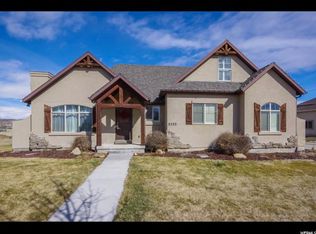 3233 E Prospector Ct, Eagle Mountain, UT 84005