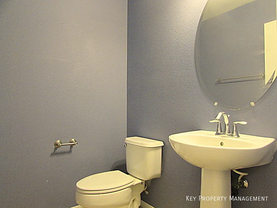 2-Story, 3 BR 2.5 BA near Galleria Mall — Photo 4