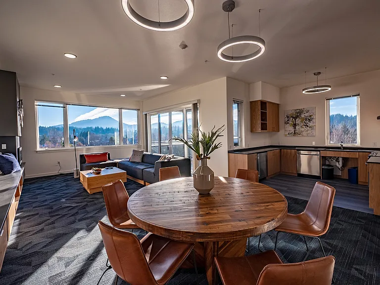 Amazon Corner | Resident Lounge