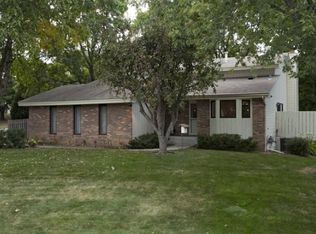 5201 Overlook Dr, Bloomington, MN 55437