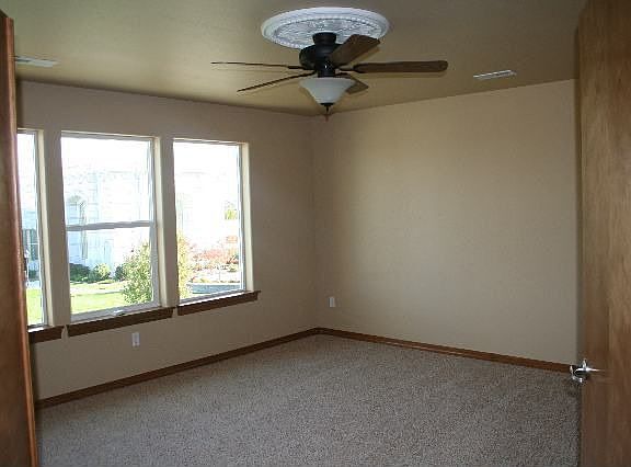 4th image of 1902 Sky Meadow Ave