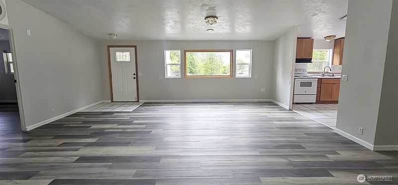 4th image of 113 Skinner Road