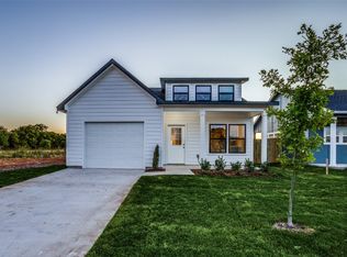 323 N Main St, Randolph, TX 75475