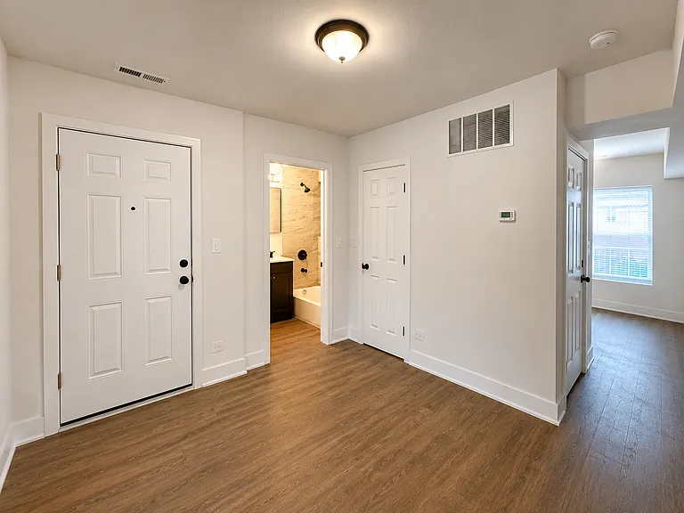 1605 W Fargo Ave — Photo 13
