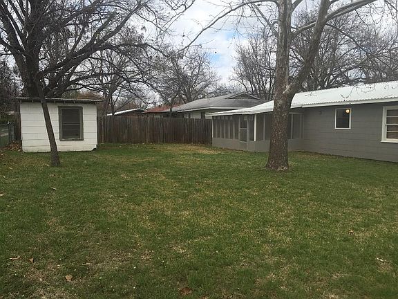 2nd image of 301 Woodlawn Dr