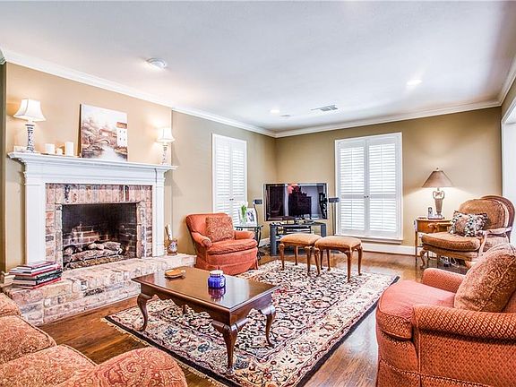 5th image of 303 Stonebridge Dr