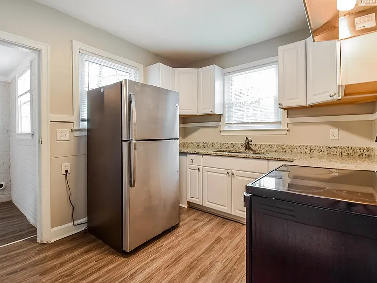 566449_023_kitchen_13548060.jpg
