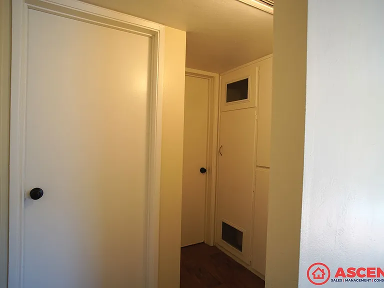4324-4338 Columbus St — Photo 10