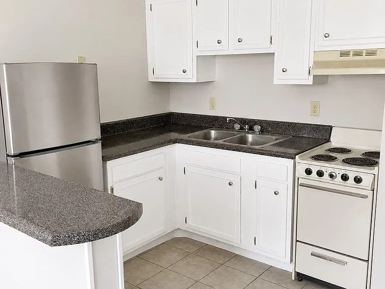 953 Azalea Ct #6 — Photo 1