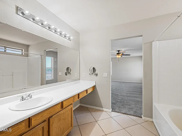 210 E Jasper Ct — Photo 19