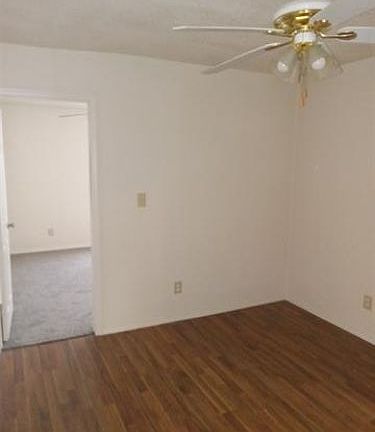 5th image of 1005 SE 8 1/2 St