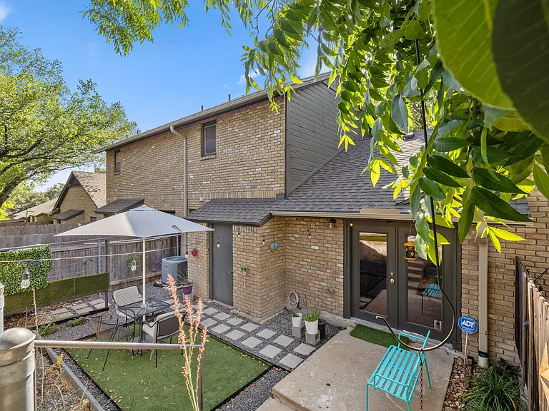 1015 E Yager Ln #115 — Photo 32