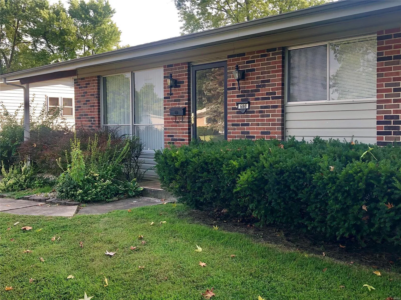 680 Pelican Ln photo 1
