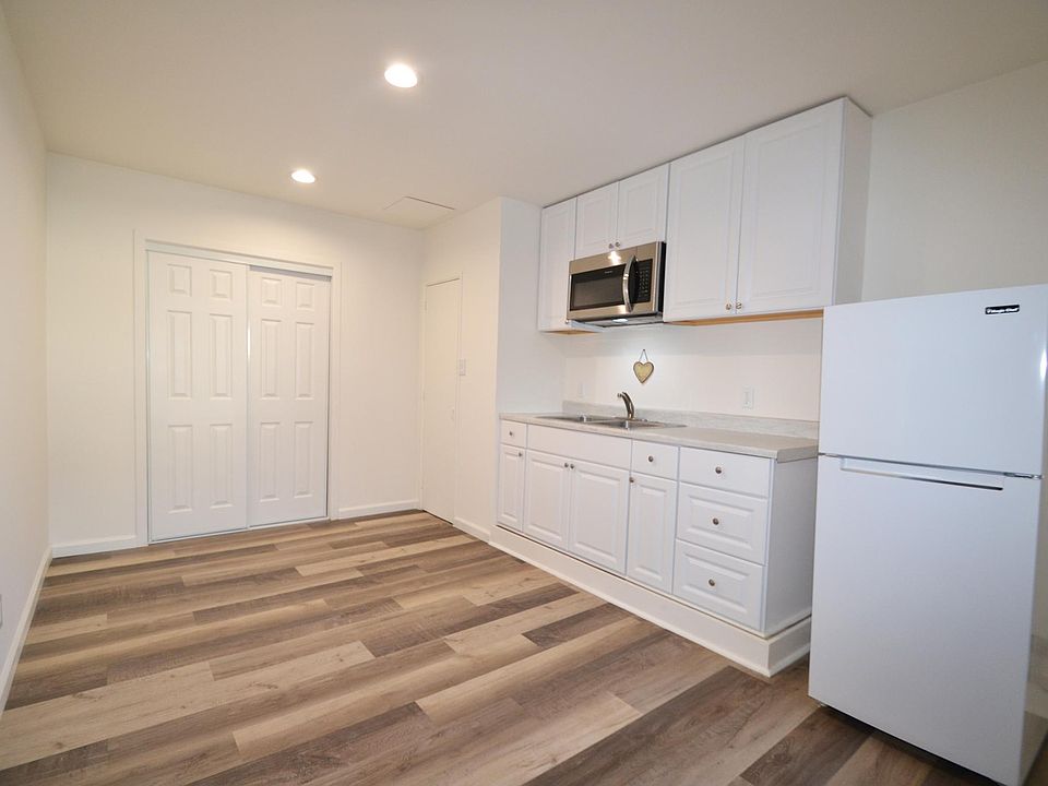 1st image of 24226 Ward St #1/2