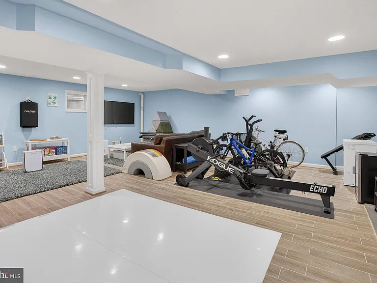 5703 Cromwell Dr — Photo 32